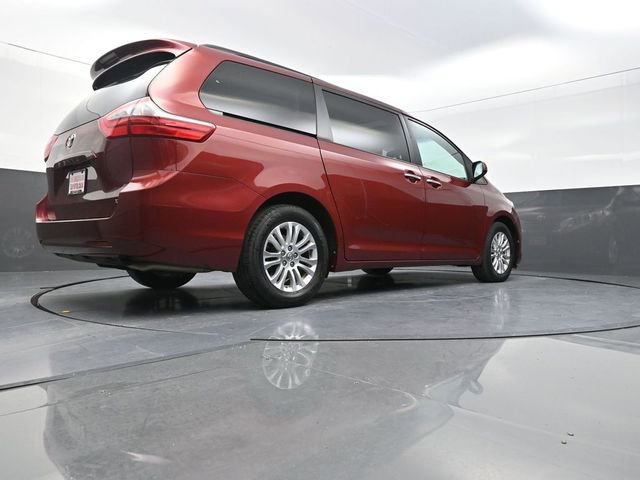 Used 2016 Toyota Sienna XLE image 31
