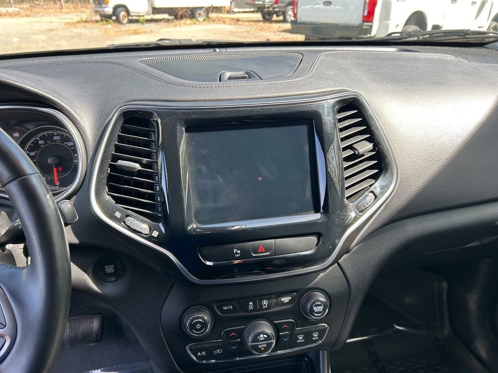 Used 2019 Jeep Cherokee Limited image 17