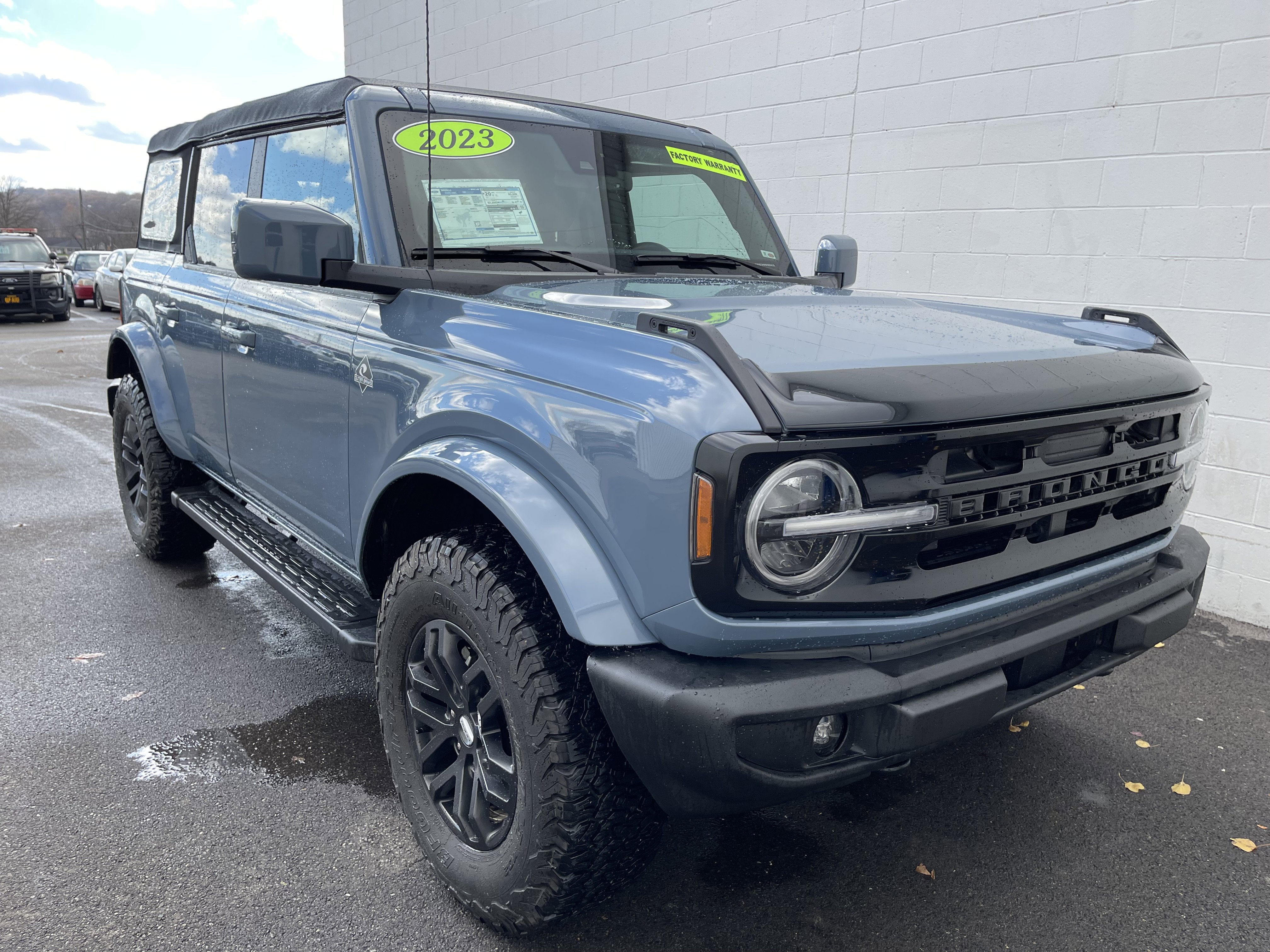 Used 2023 Ford Bronco Outer Banks image 3