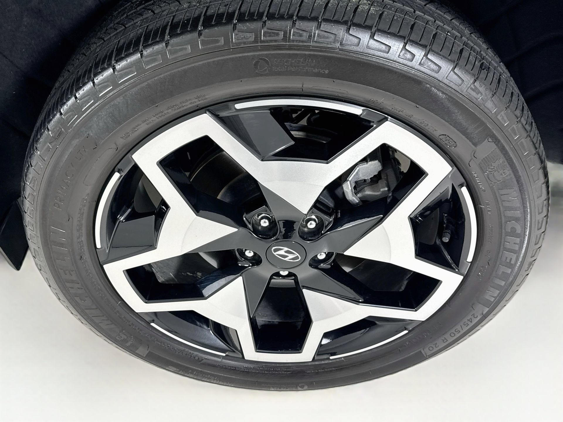Used 2024 Hyundai Santa Cruz Limited AWD/4WD image 32
