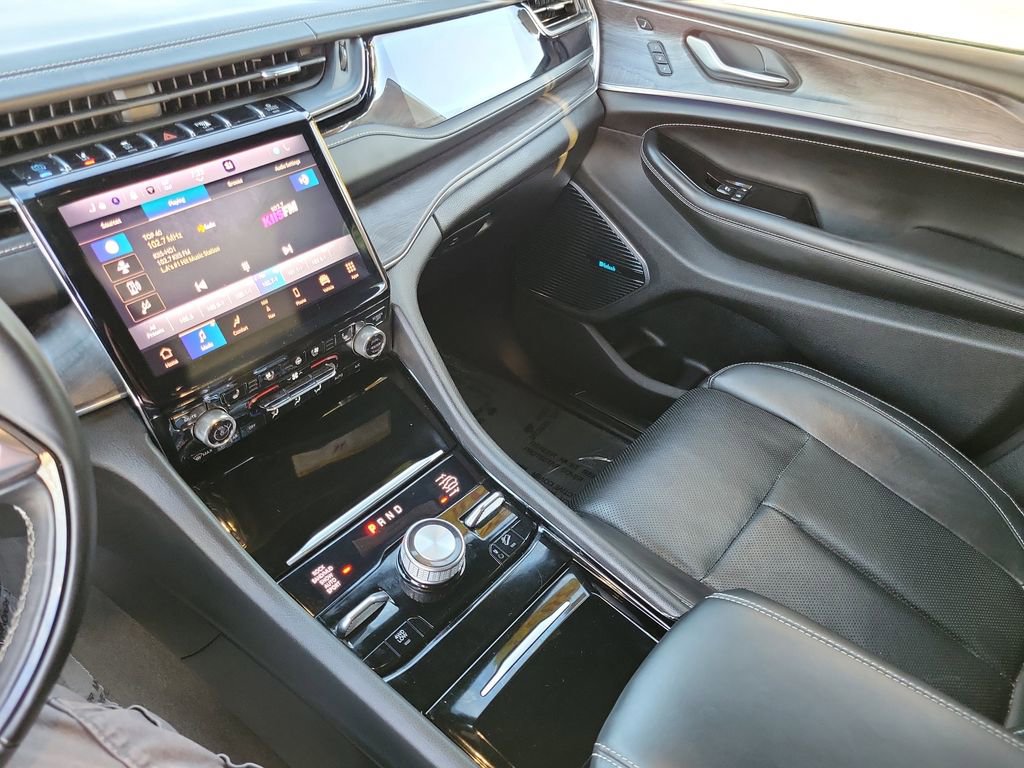 Used 2023 Jeep Grand Cherokee Overland w/ Advanced Protech Group III image 12