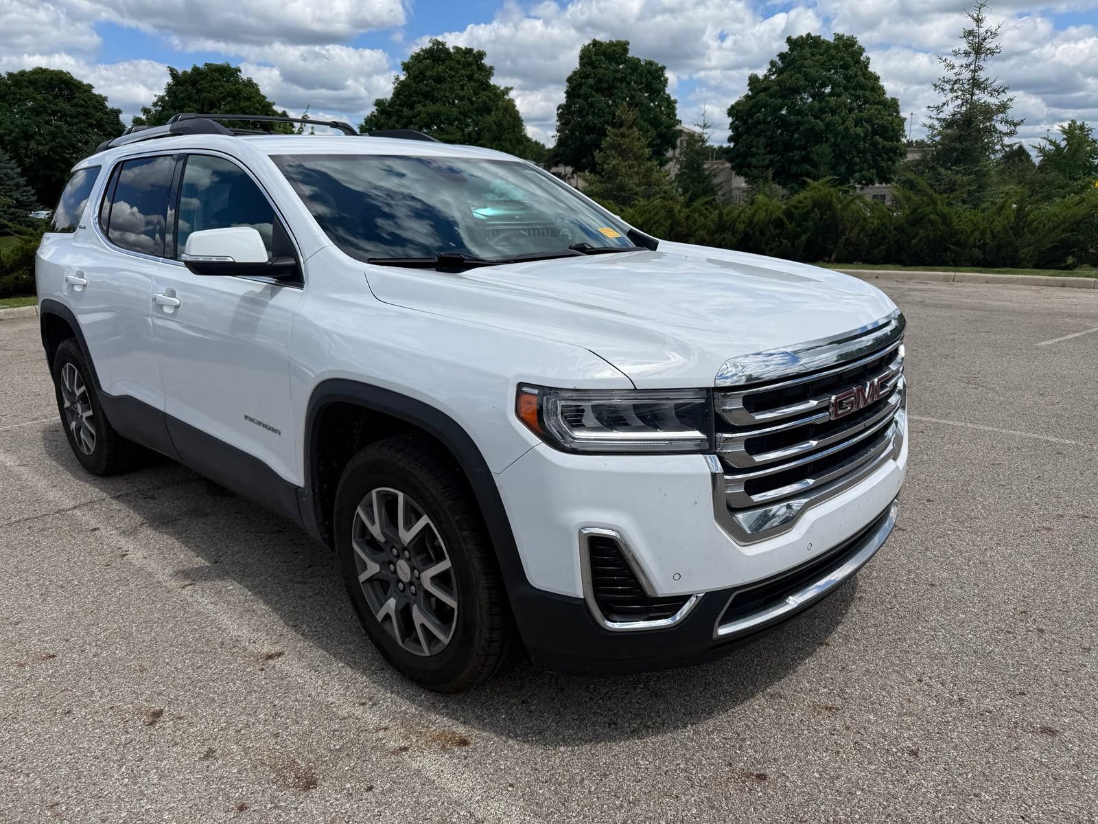 Used 2021 GMC Acadia SLE w/ Driver Convenience Package FWD image 3