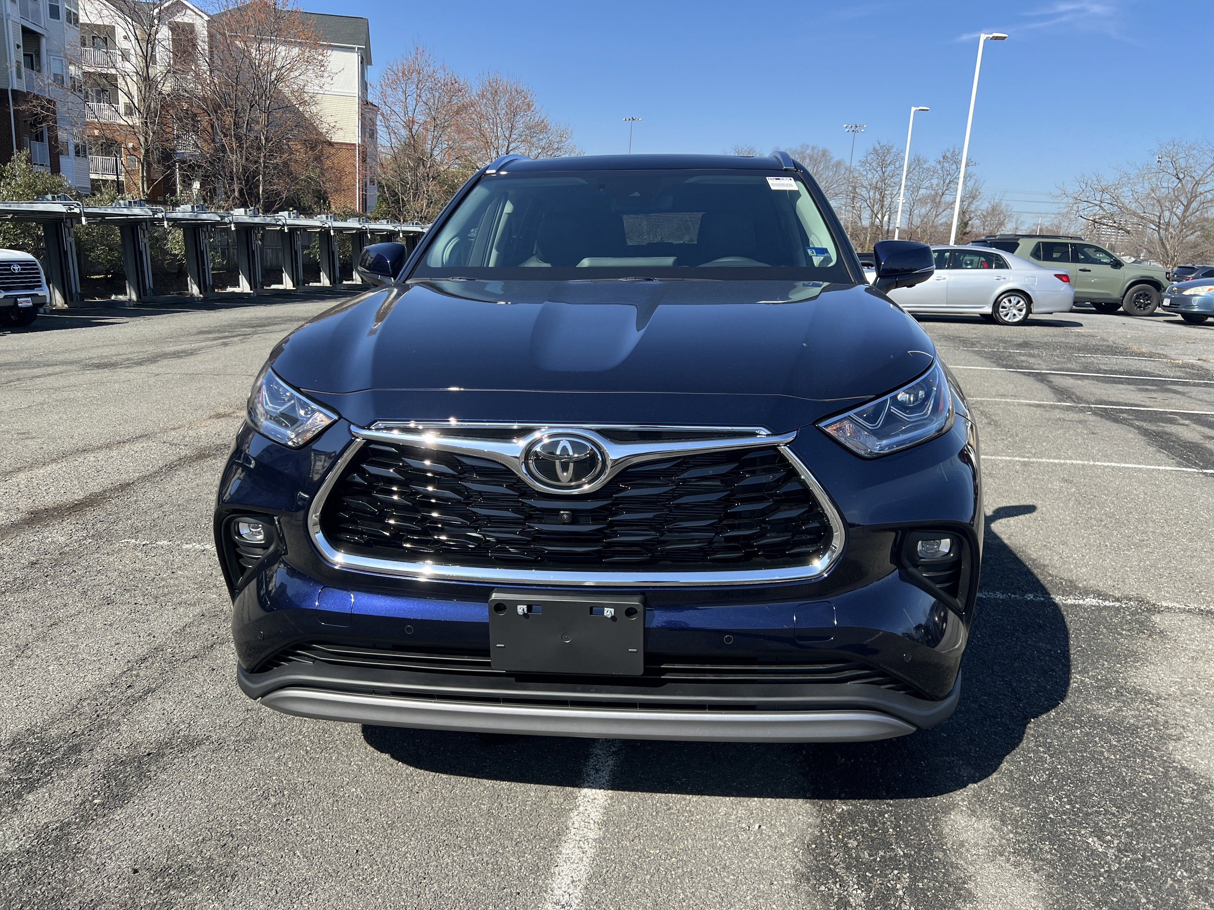 New 2026 Toyota Highlander Platinum image 2