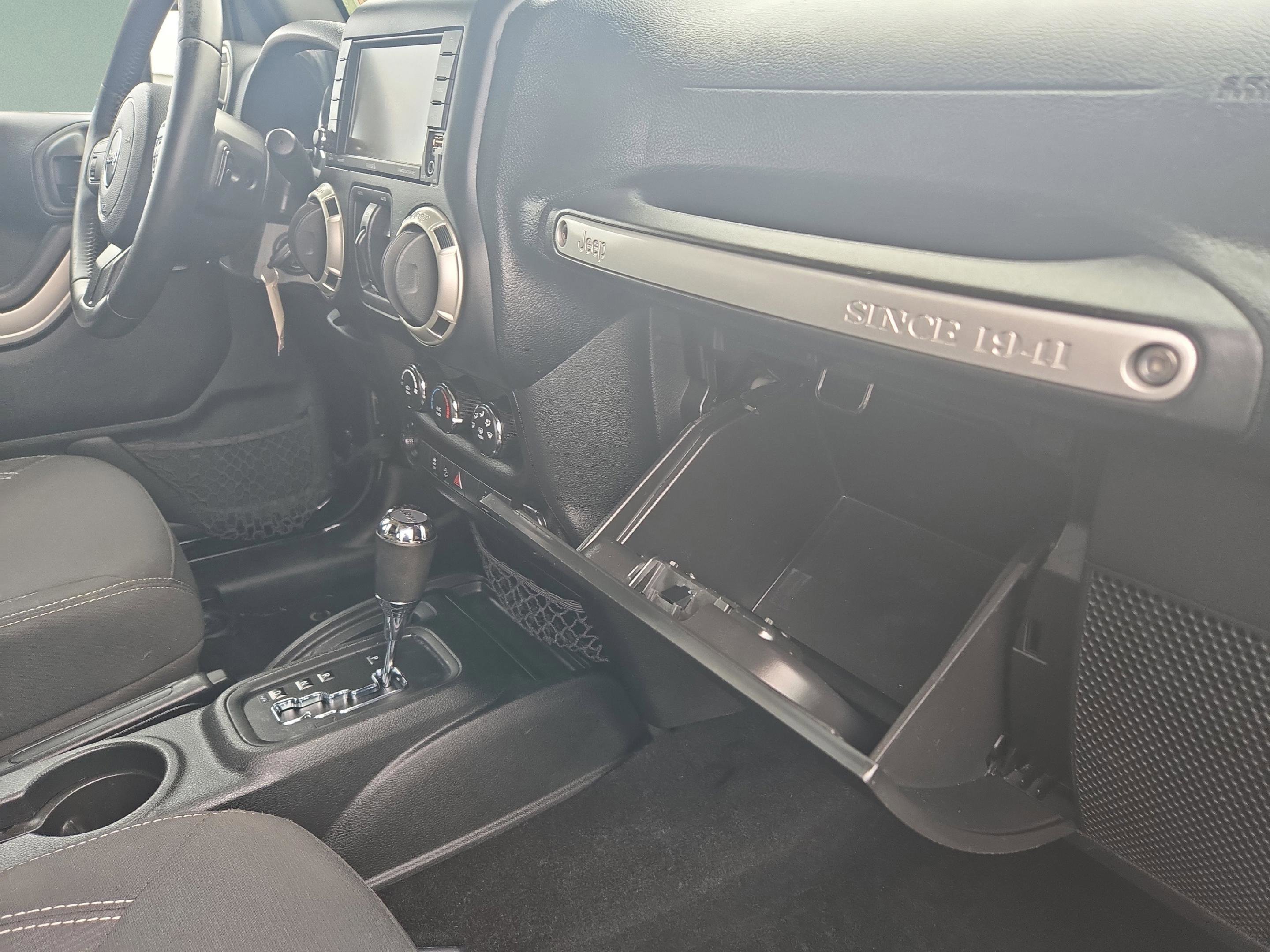 Used 2017 Jeep Wrangler Unlimited Sahara image 24