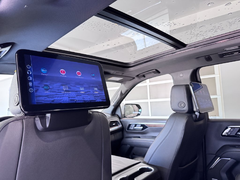 Certified 2025 Chevrolet Suburban High Country AWD/4WD image 33