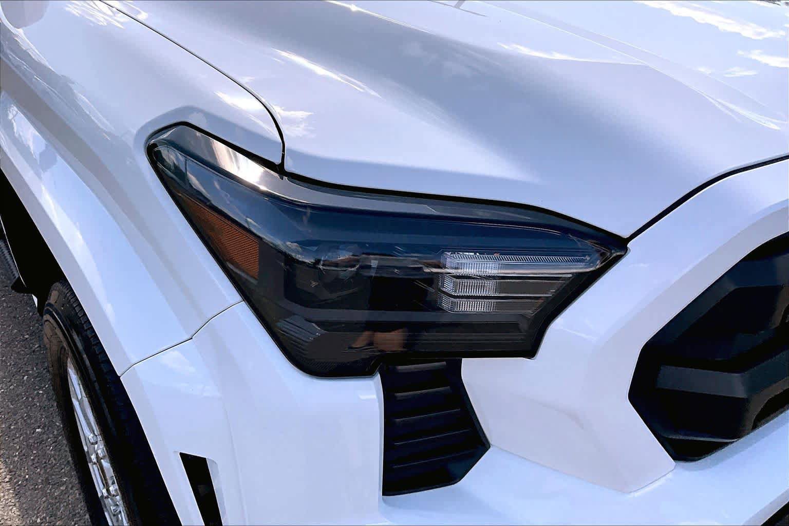 Used 2025 Toyota Tacoma SR5 AWD/4WD image 27