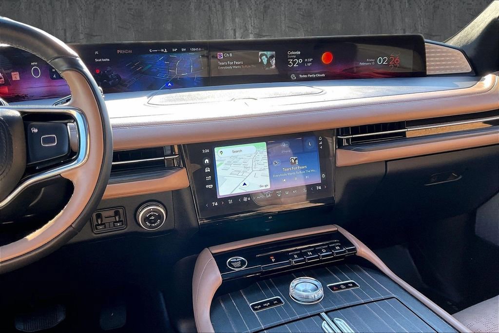Used 2025 Lincoln Navigator Black Label image 9