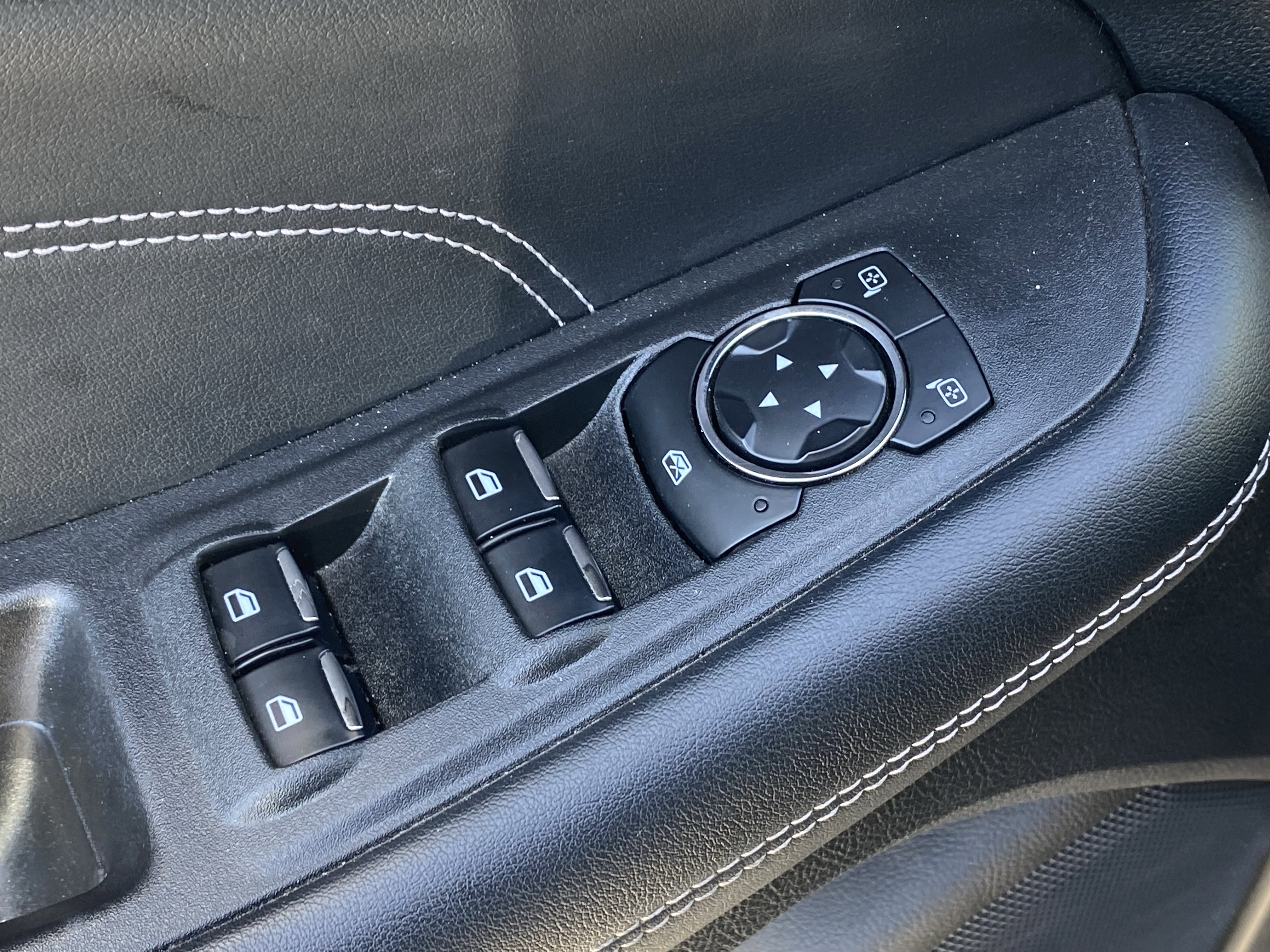 Used 2024 Ford Edge Titanium image 17