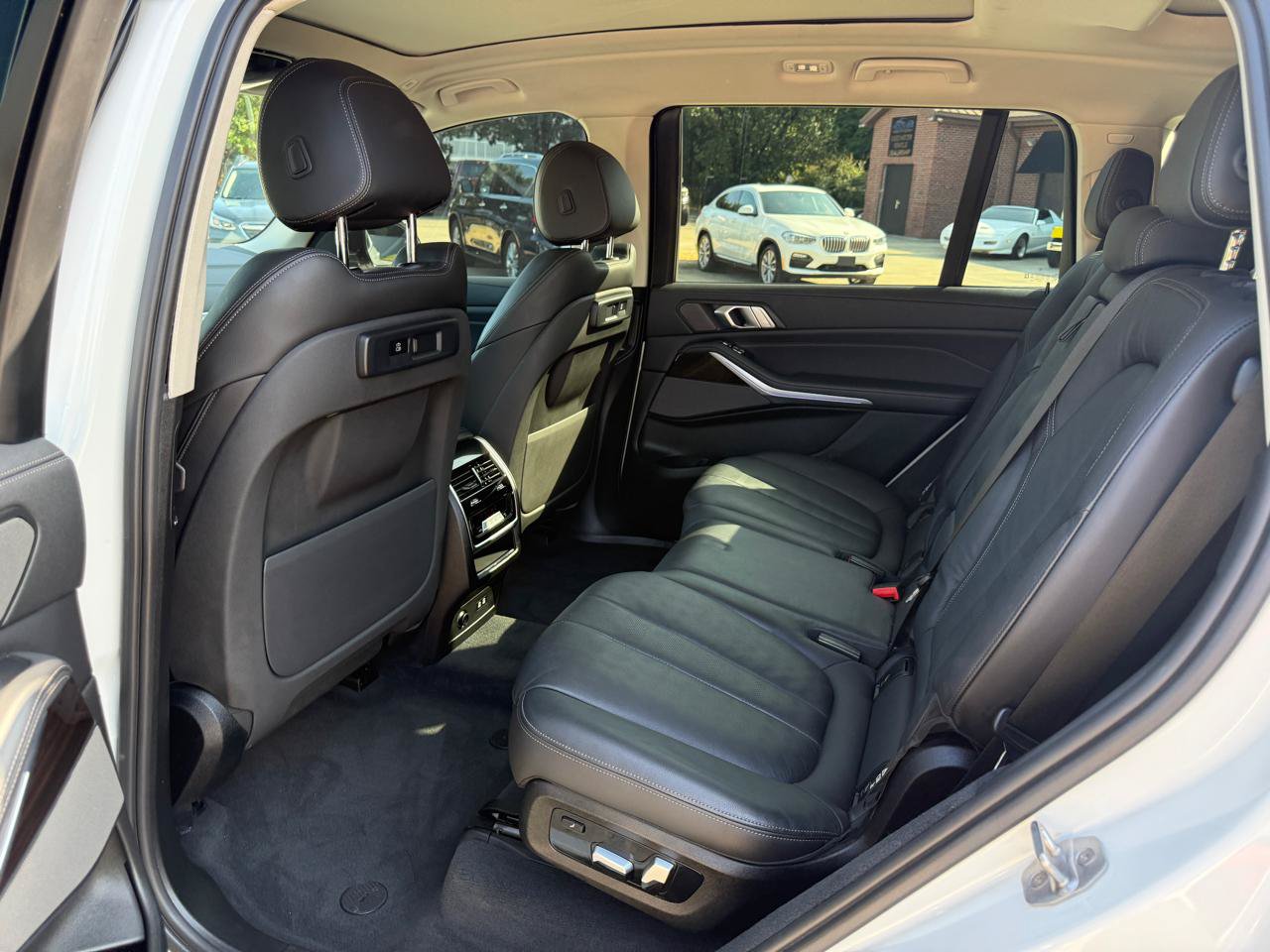 Used 2020 BMW X7 xDrive40i w/ Premium Package AWD/4WD image 27