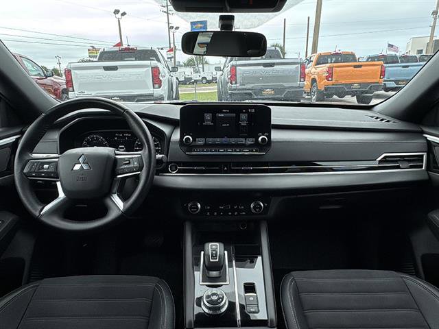 Used 2024 Mitsubishi Outlander SE Black Edition FWD image 18