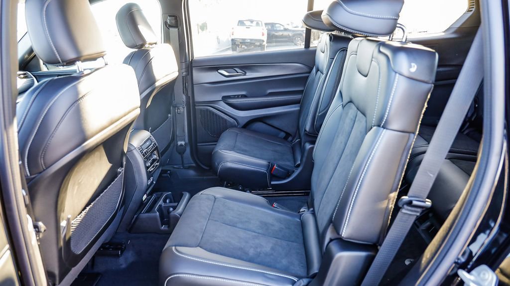 New 2025 Jeep Grand Cherokee L Altitude image 20