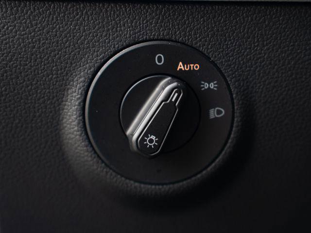 Used 2022 Volkswagen Taos SE w/ Panoramic Sunroof Package AWD/4WD image 29