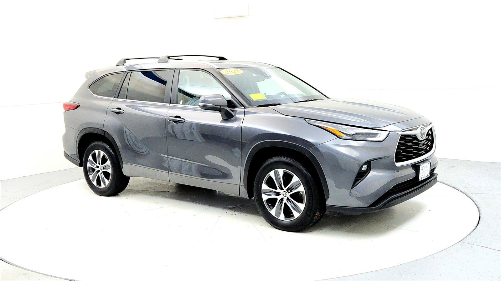 Certified 2023 Toyota Highlander XLE image 7