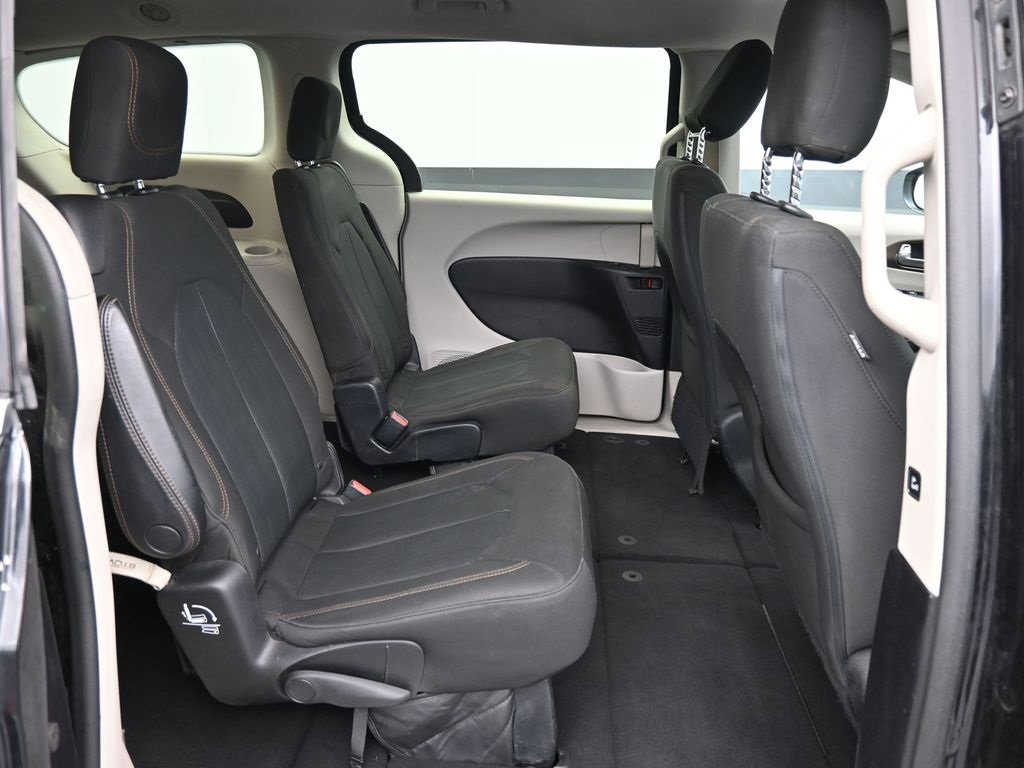 Used 2017 Chrysler Pacifica Touring image 37