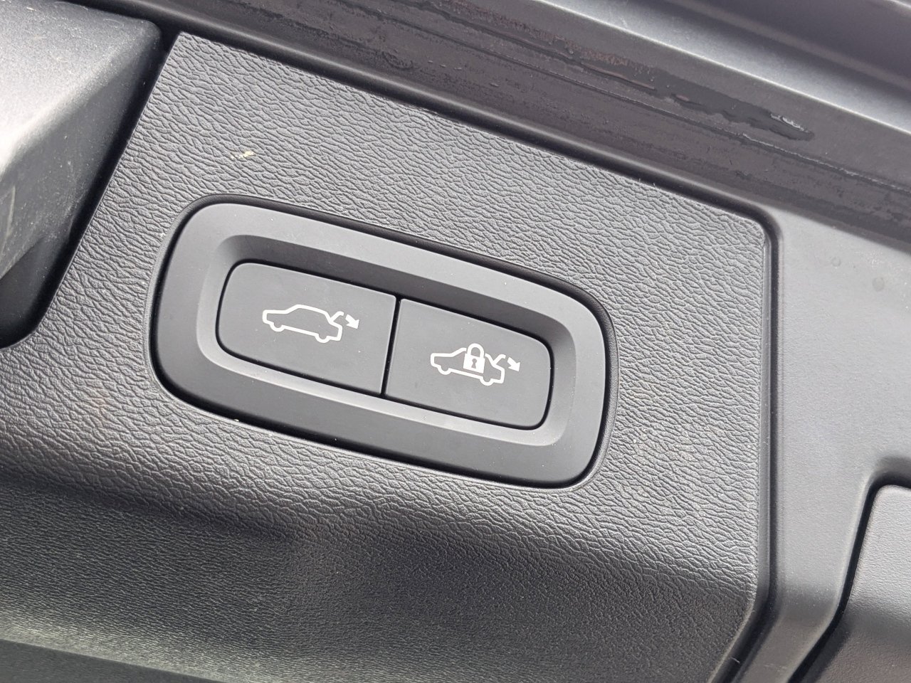 Used 2024 Volvo XC60 B5 Plus image 15