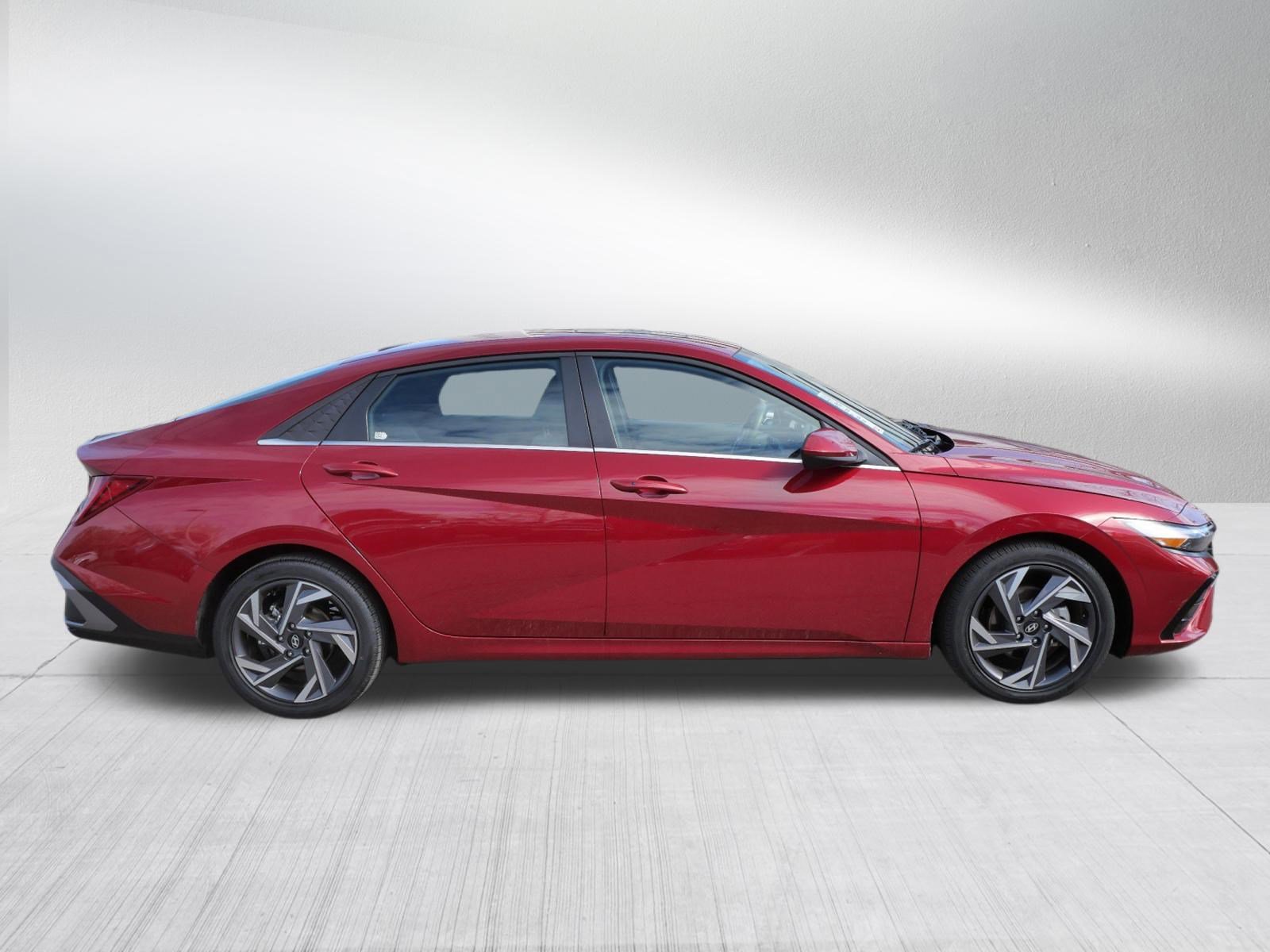 Used 2025 Hyundai Elantra SEL FWD image 8