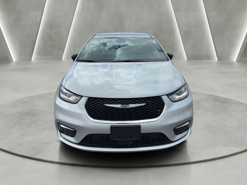 New 2026 Chrysler Pacifica Select AWD/4WD image 2