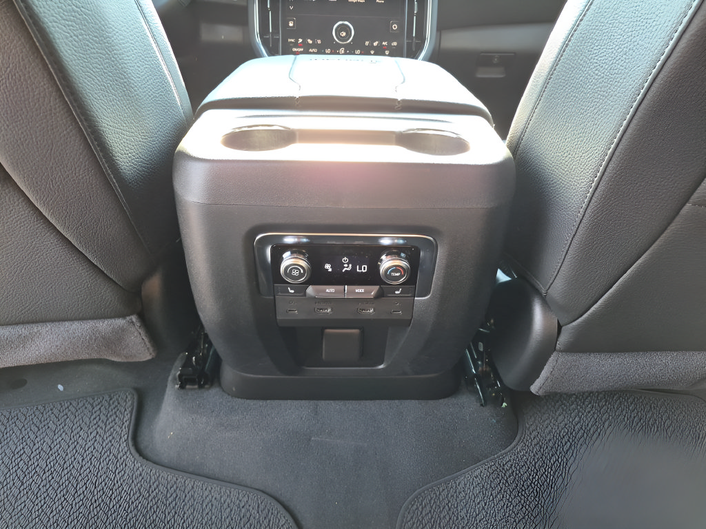 New 2026 GMC Yukon Denali w/ Denali Reserve Package AWD/4WD image 31