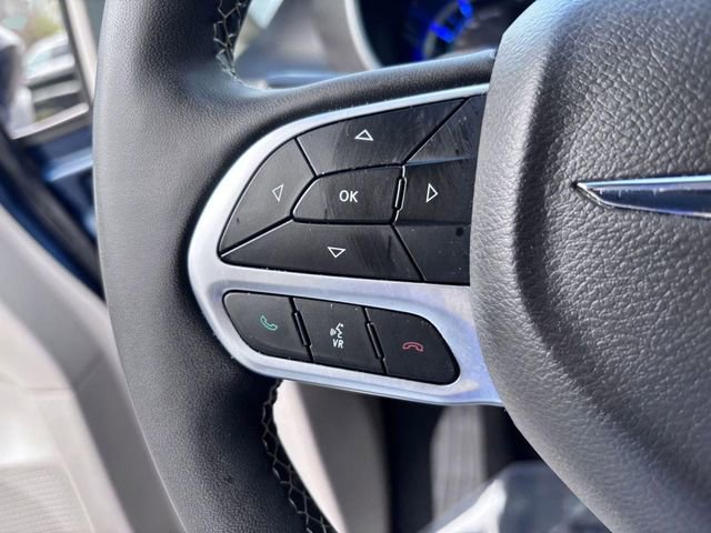 Used 2024 Chrysler Pacifica Limited FWD image 17