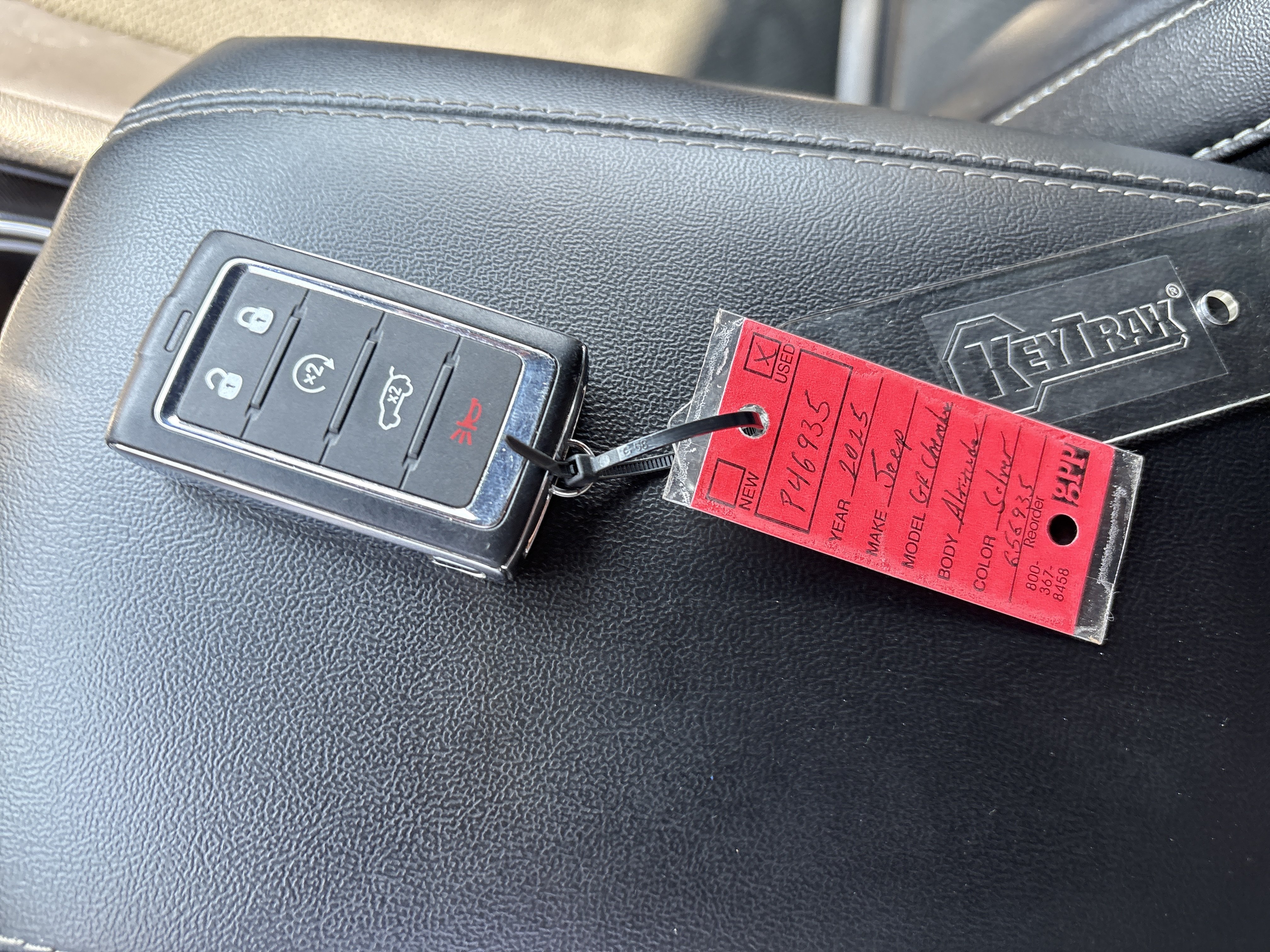 Used 2025 Jeep Grand Cherokee Altitude AWD/4WD image 36