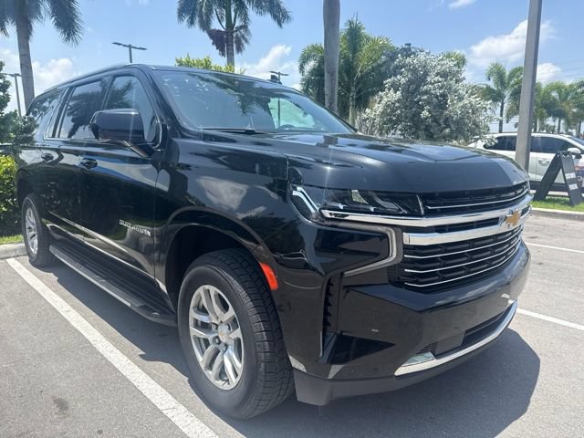 Used 2024 Chevrolet Suburban LT RWD image 3