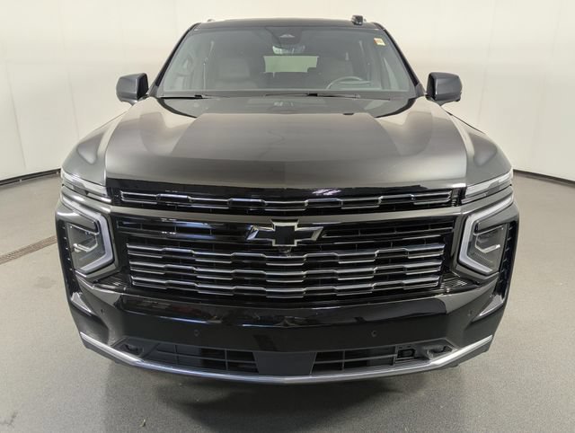 Used 2025 Chevrolet Suburban High Country AWD/4WD image 3