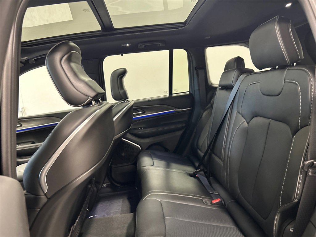 New 2025 Jeep Grand Cherokee Overland w/ Adv Protech Group III image 32