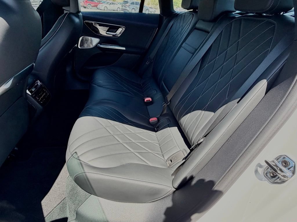 Used 2025 Mercedes-Benz EQE 500 4MATIC Sedan image 28