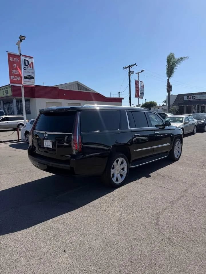 Used 2015 Cadillac Escalade ESV Luxury RWD image 4