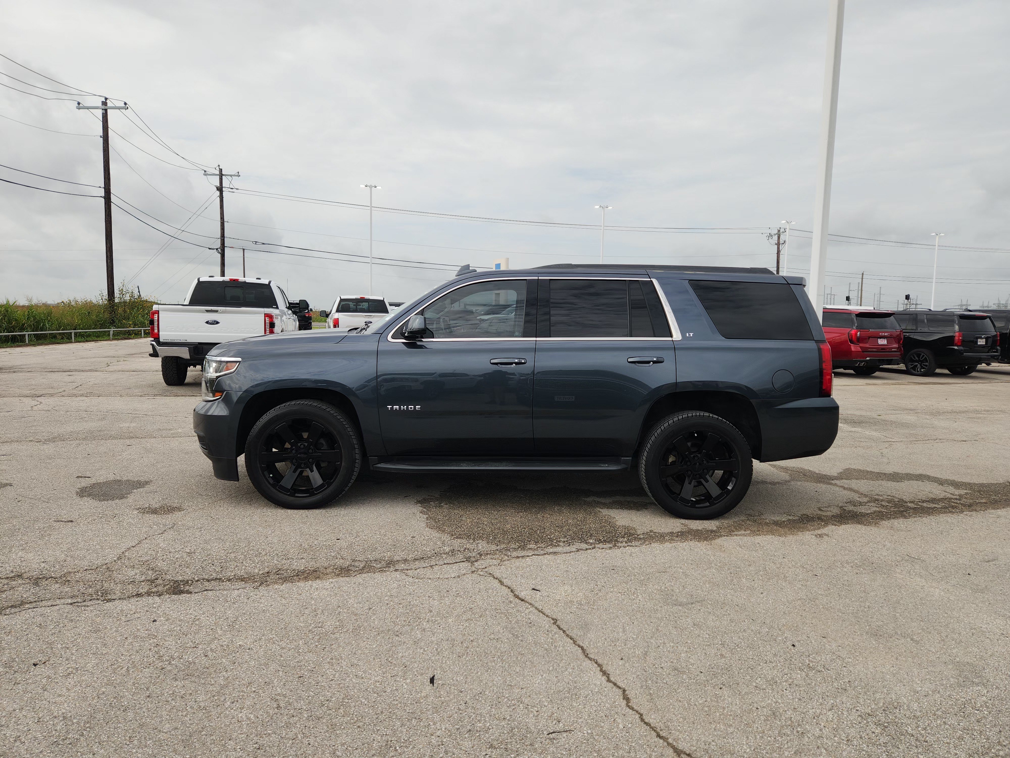 Used 2019 Chevrolet Tahoe LT w/ Luxury Package RWD image 4