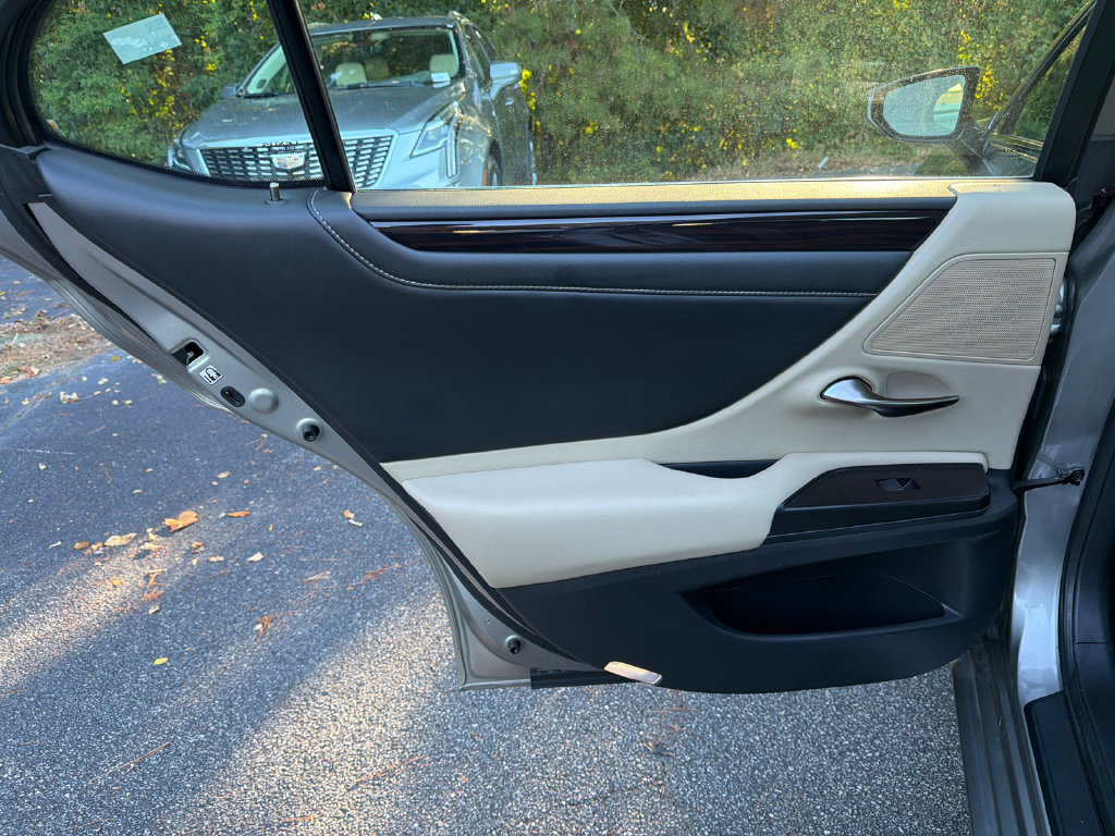 Used 2019 Lexus ES 350 w/ Premium Package FWD image 21