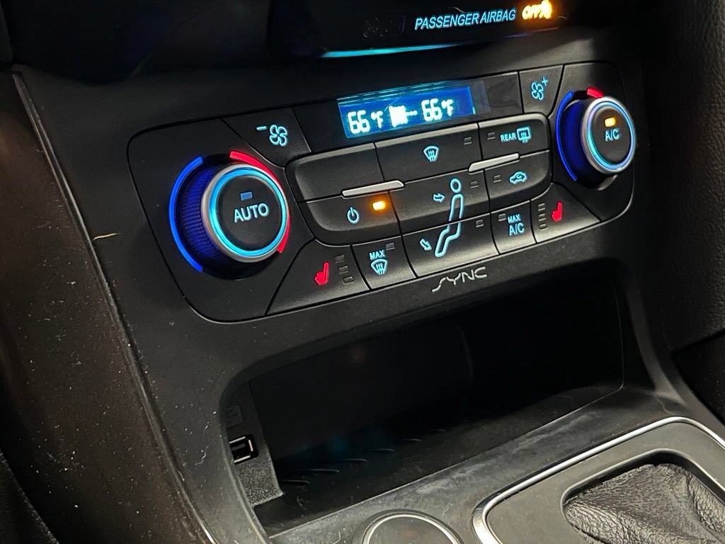 Used 2017 Ford Focus Titanium FWD image 11