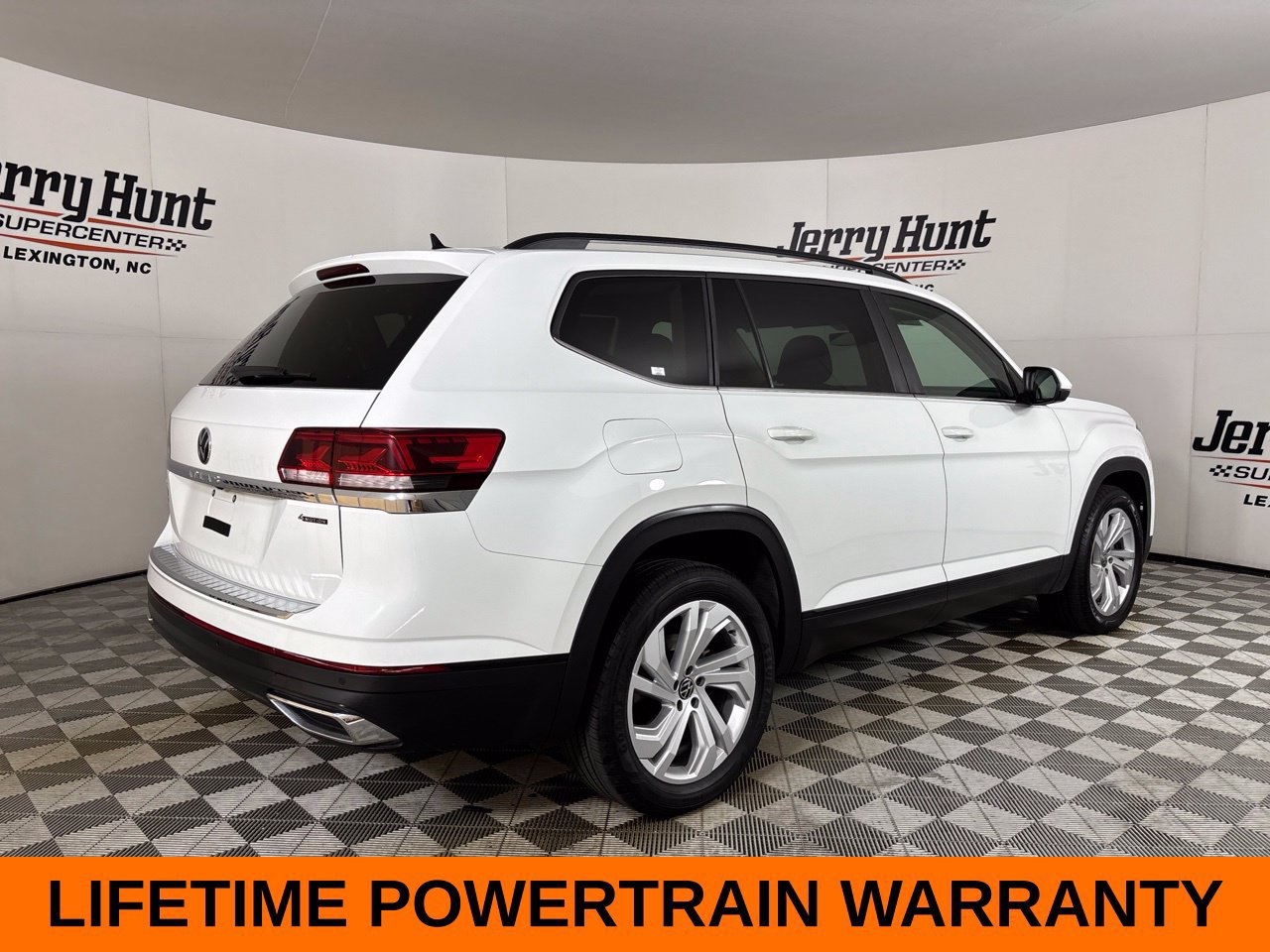 Used 2023 Volkswagen Atlas SE w/ Panoramic Sunroof Package AWD/4WD image 6