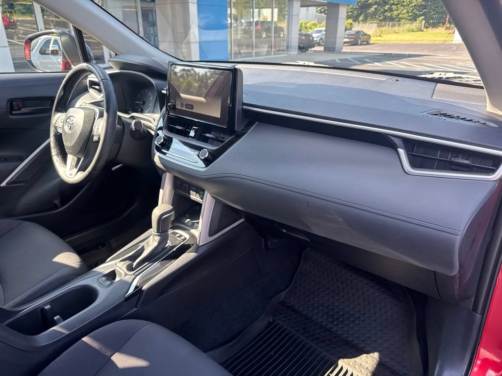 Used 2025 Toyota Corolla Cross LE FWD image 12