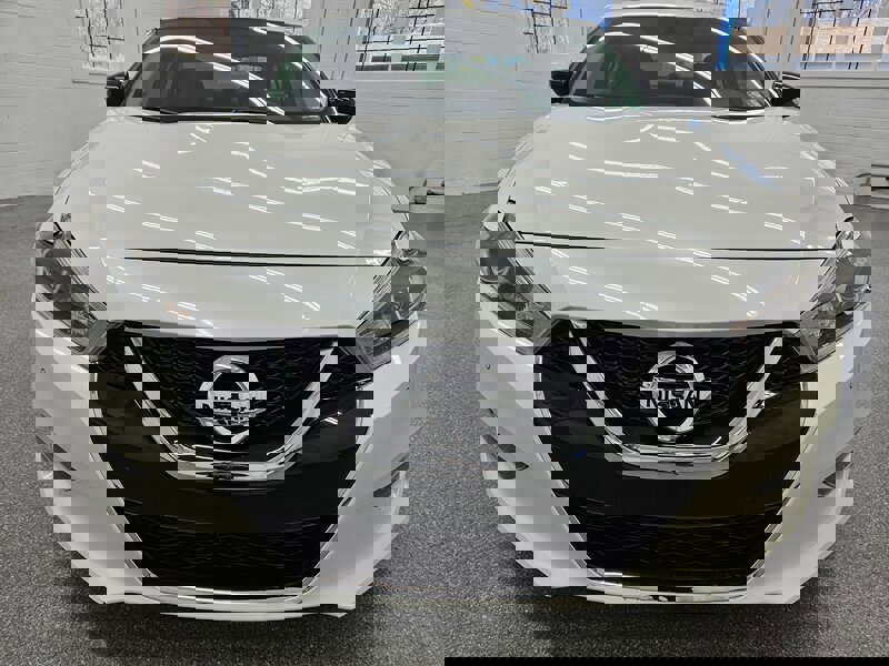 Used 2018 Nissan Maxima SR w/ Interior Lighting Package image 2