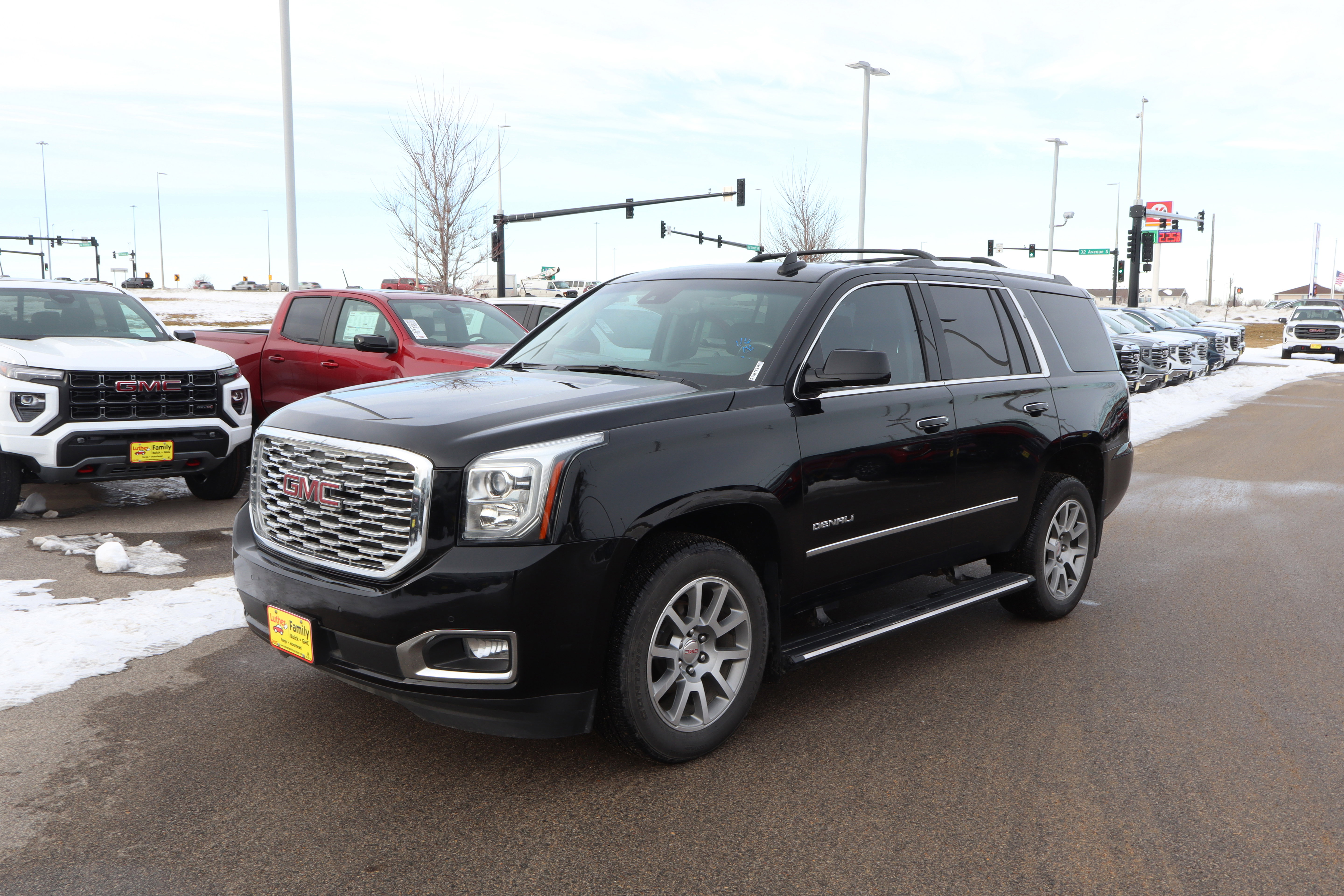 Used 2018 GMC Yukon Denali image 3