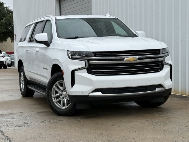 Used 2024 Chevrolet Suburban LT RWD image 2