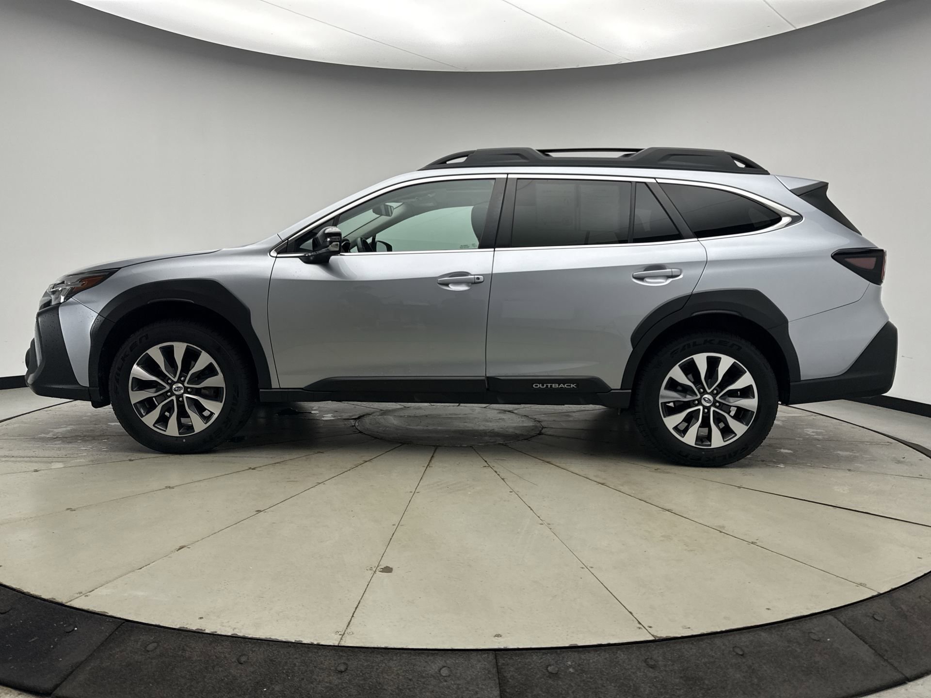 Used 2023 Subaru Outback Limited XT AWD/4WD image 2