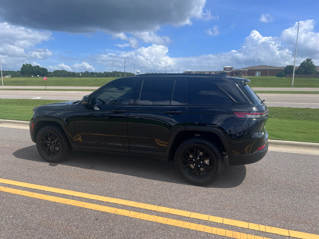 Certified 2025 Jeep Grand Cherokee Altitude RWD image 7