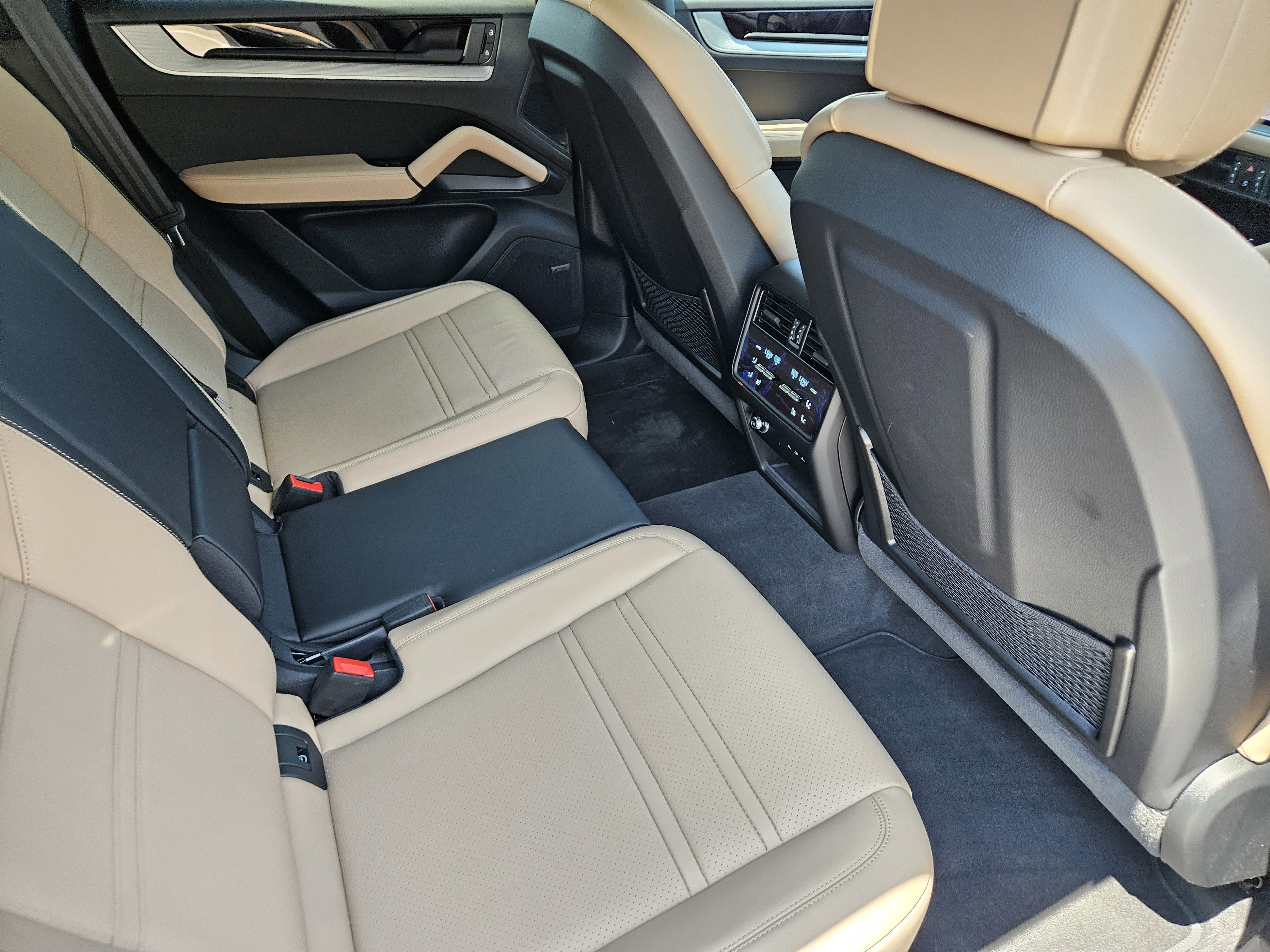 Certified 2025 Porsche Cayenne Coupe image 38