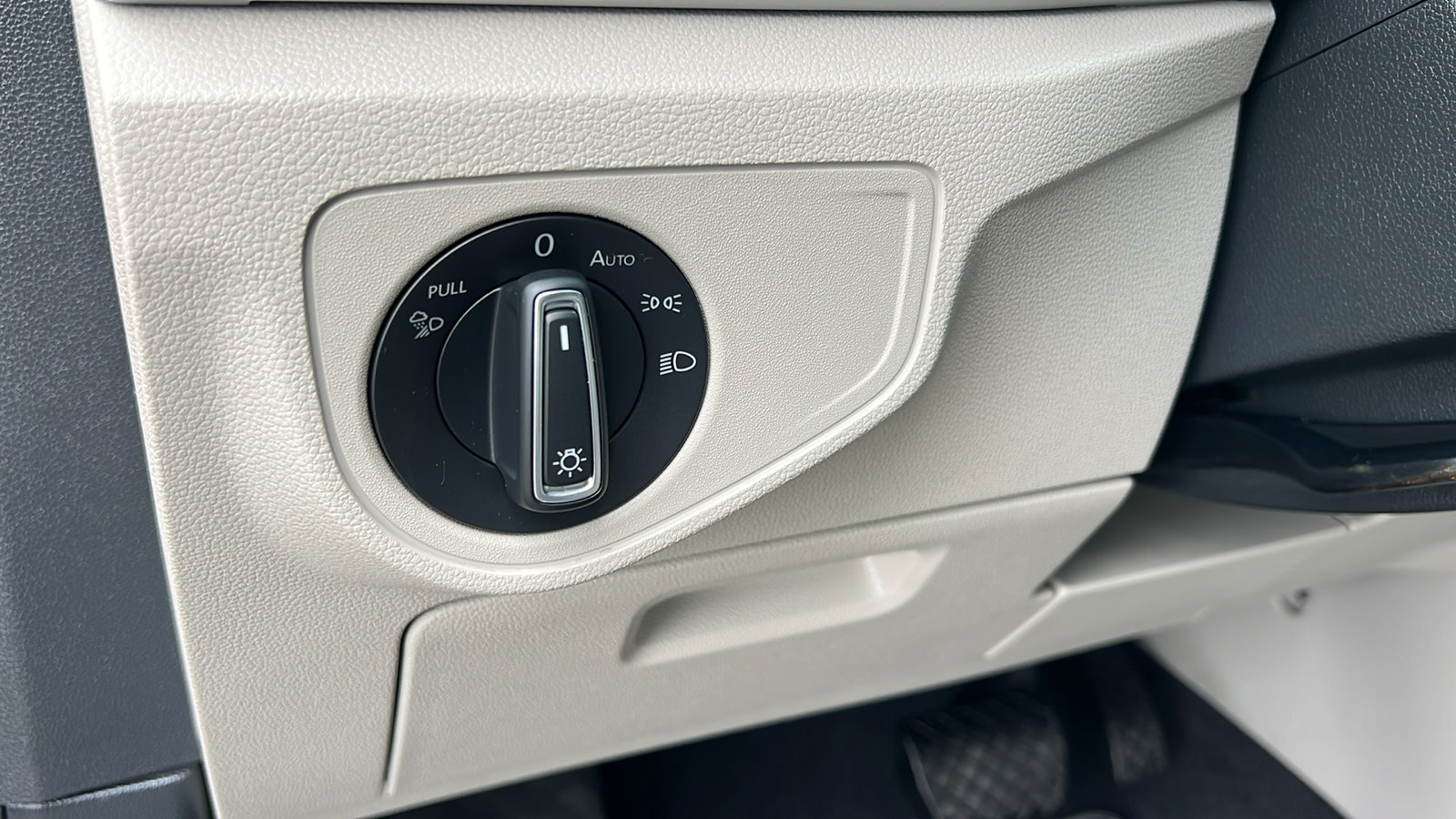 Used 2022 Volkswagen Atlas SE image 29