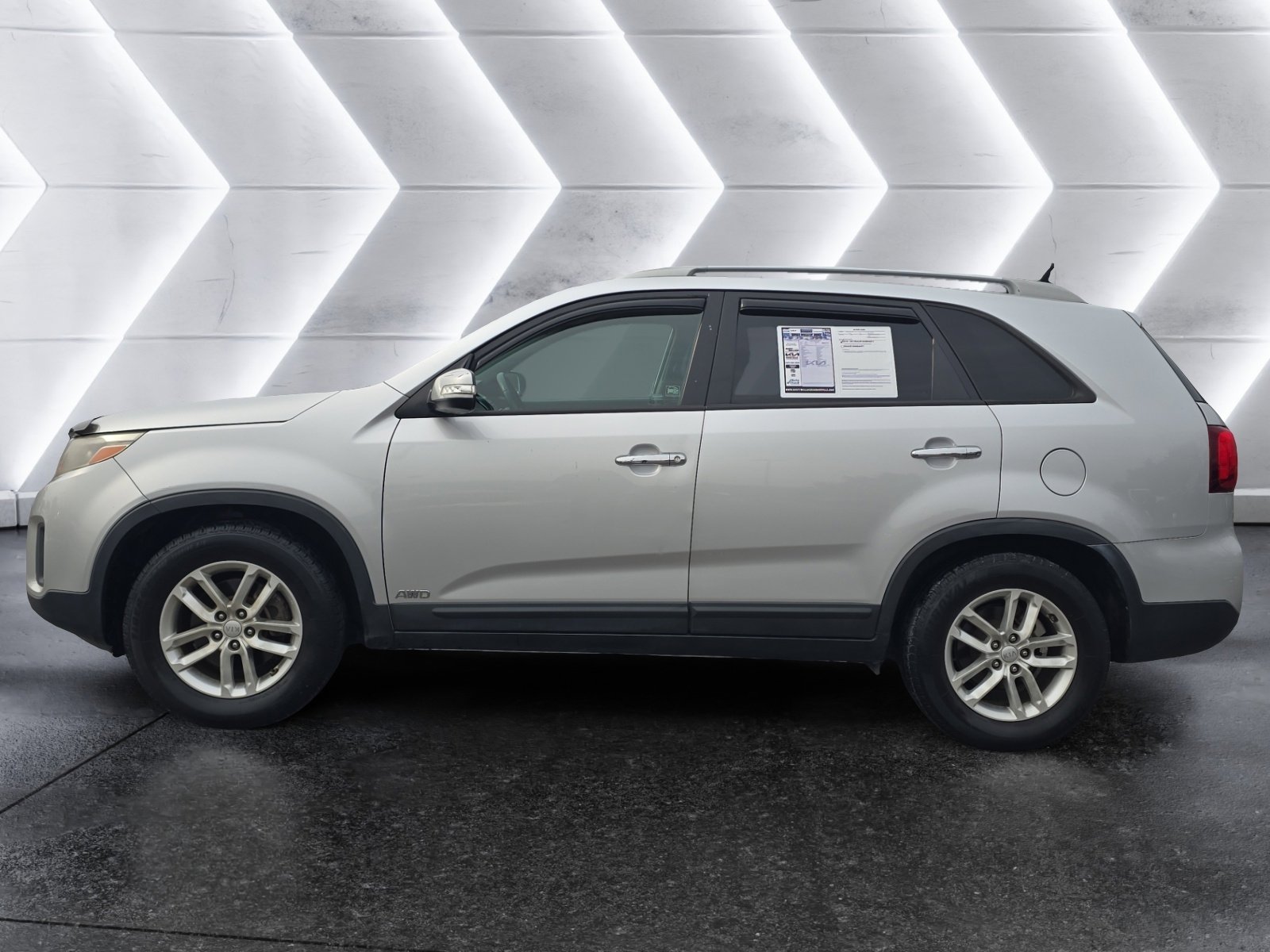 Used 2015 Kia Sorento LX image 2