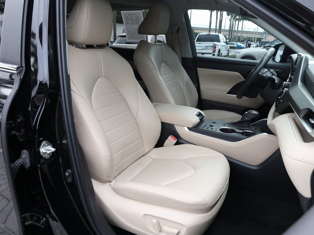 Used 2023 Toyota Highlander XLE image 20