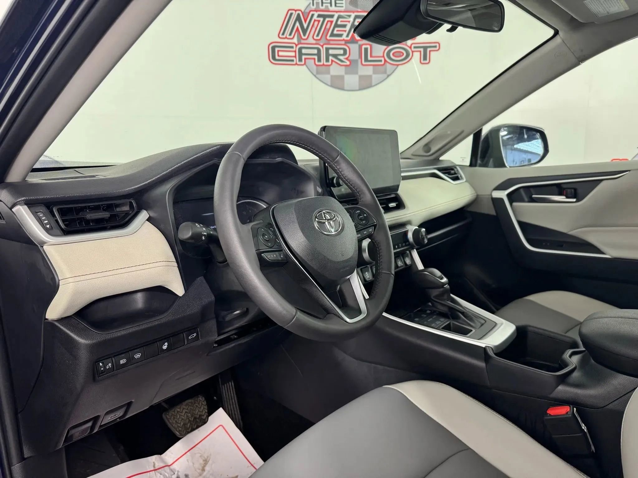 Used 2025 Toyota RAV4 XLE Premium w/ Weather Package AWD/4WD image 10