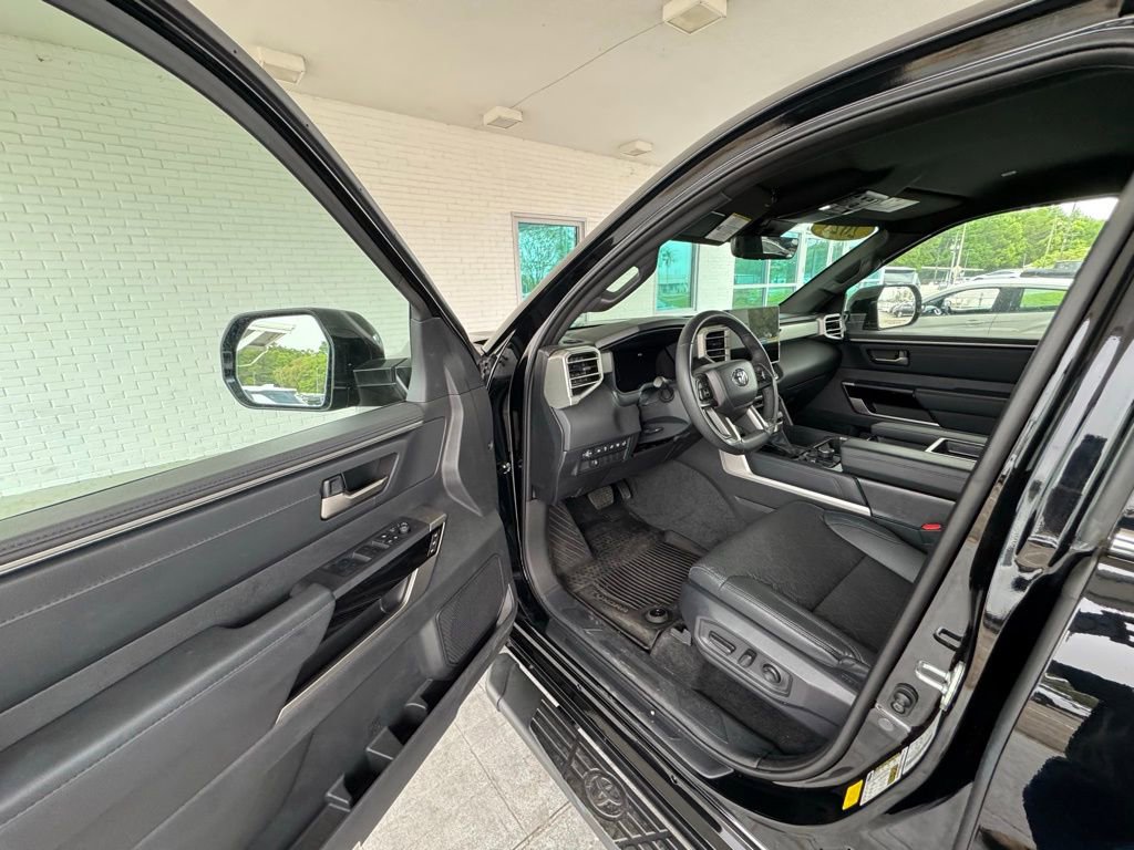 Used 2025 Toyota Tundra Limited AWD/4WD image 11