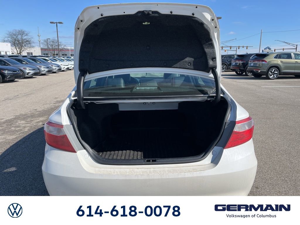 Used 2017 Toyota Camry SE image 18