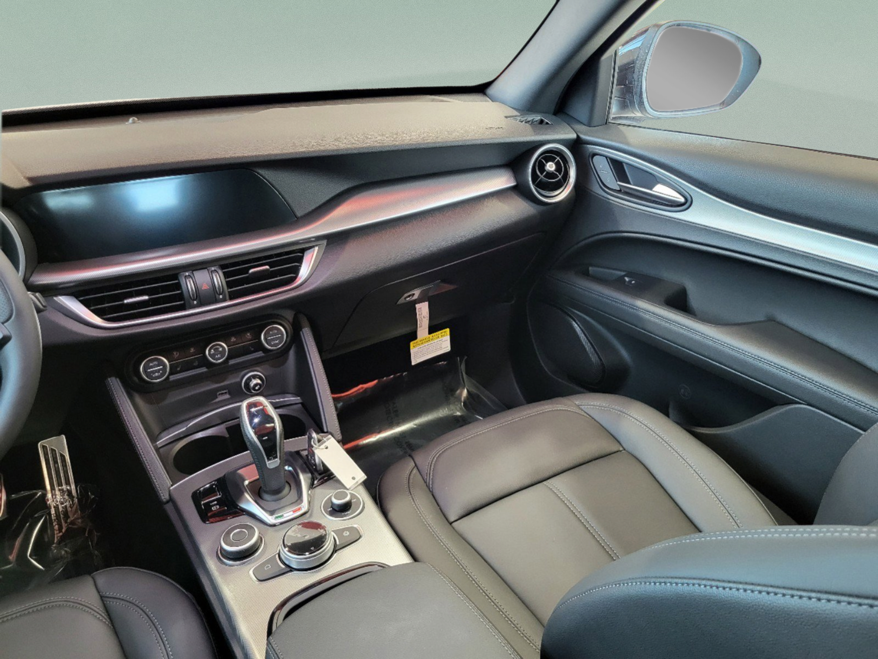 New 2025 Alfa Romeo Stelvio Sprint AWD/4WD image 43