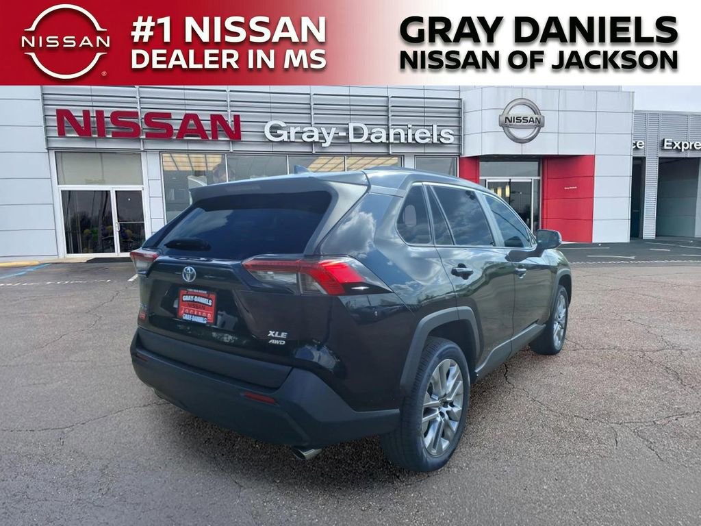 Used 2021 Toyota RAV4 XLE Premium AWD/4WD image 7