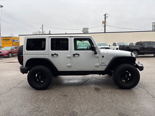 Used 2018 Jeep Wrangler Unlimited Sahara w/ Connectivity Group image 4
