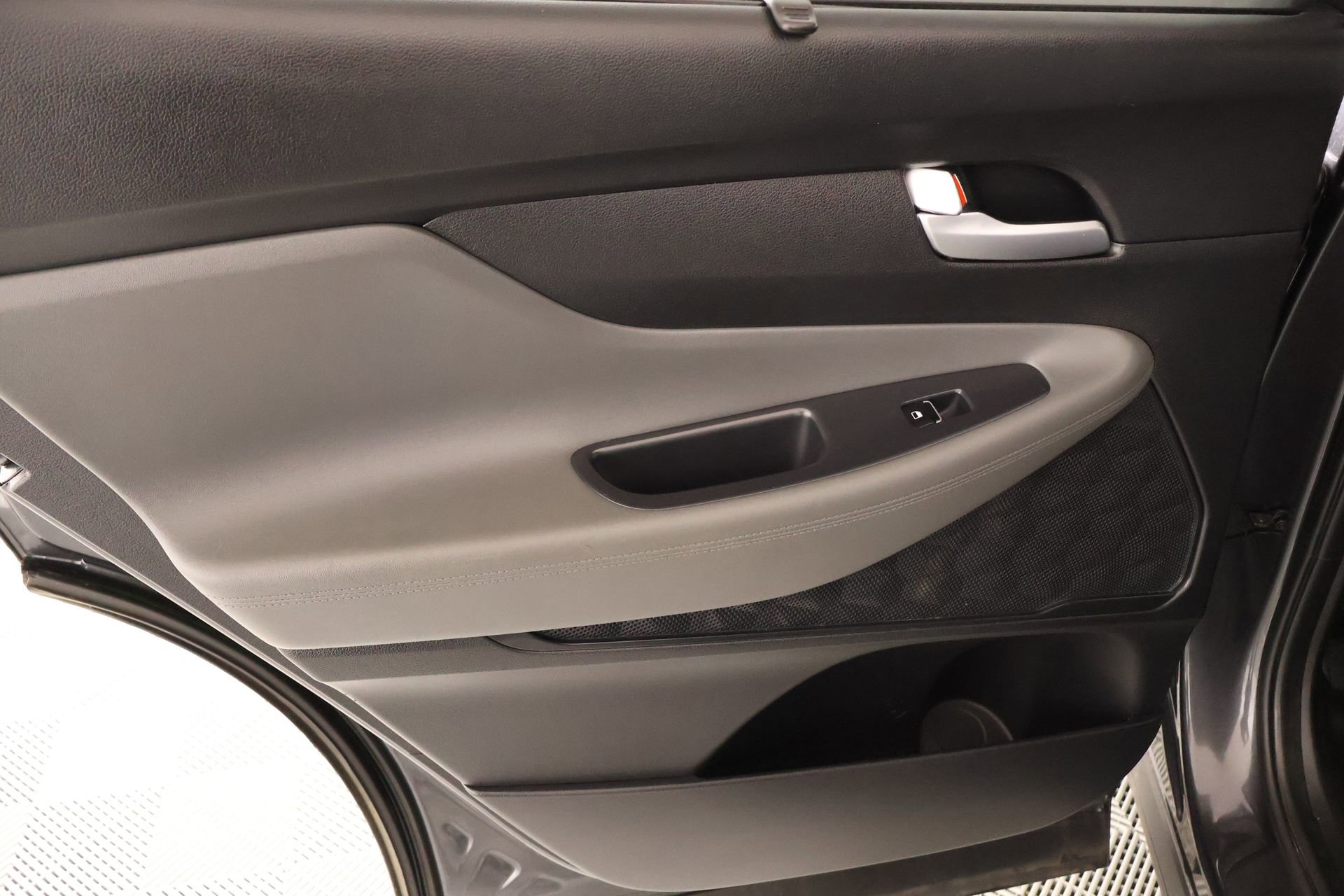 Used 2021 Hyundai Santa Fe SEL w/ Convenience Package image 16